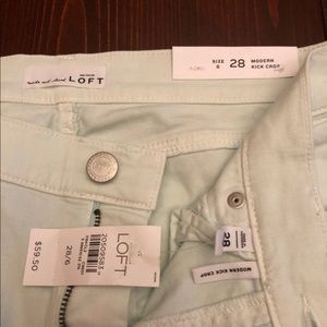 NWT ANN TAYLOR LOFT CROP JEANS. SIZE 6